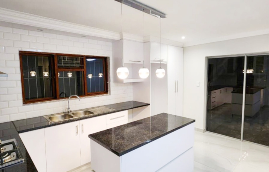 5 Bedroom Property for Sale in Vredekloof Western Cape